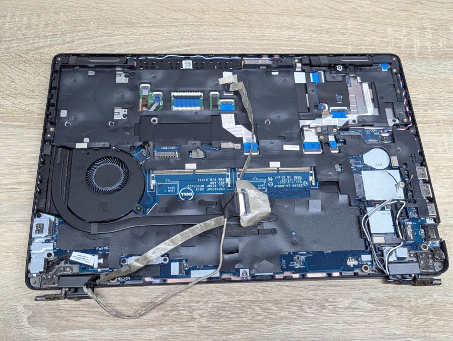 Б/В Ноутбук Dell Latitude 5500 під розбір або відновлення [ProductHub SKU Dell658]