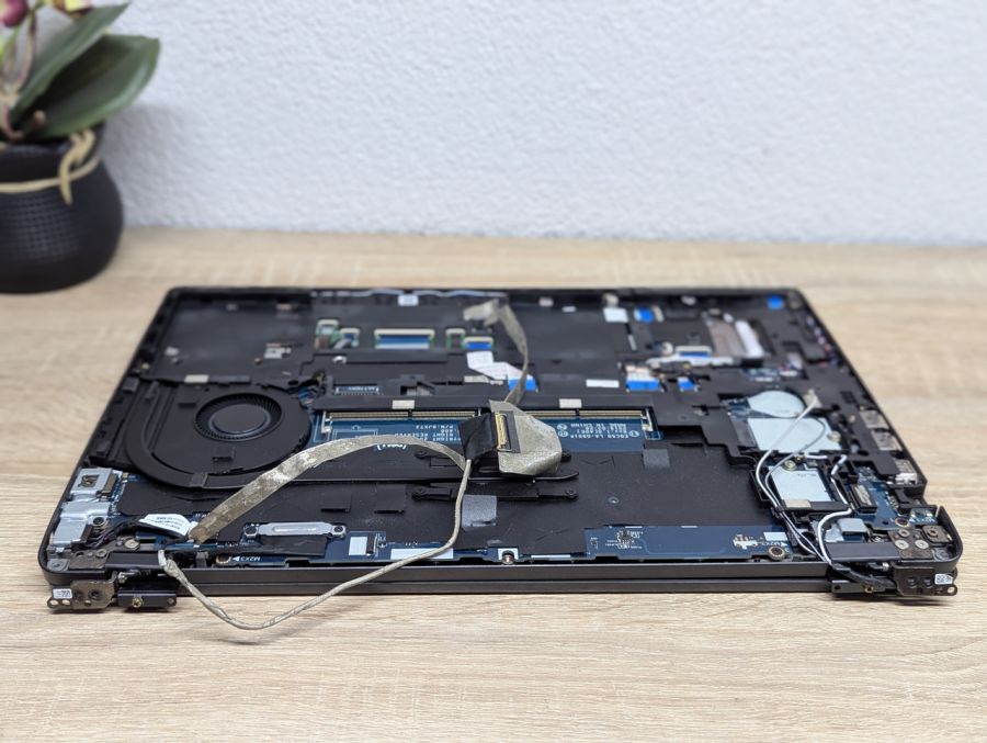 Б/В Ноутбук Dell Latitude 5500 під розбір або відновлення [ProductHub SKU Dell658]
