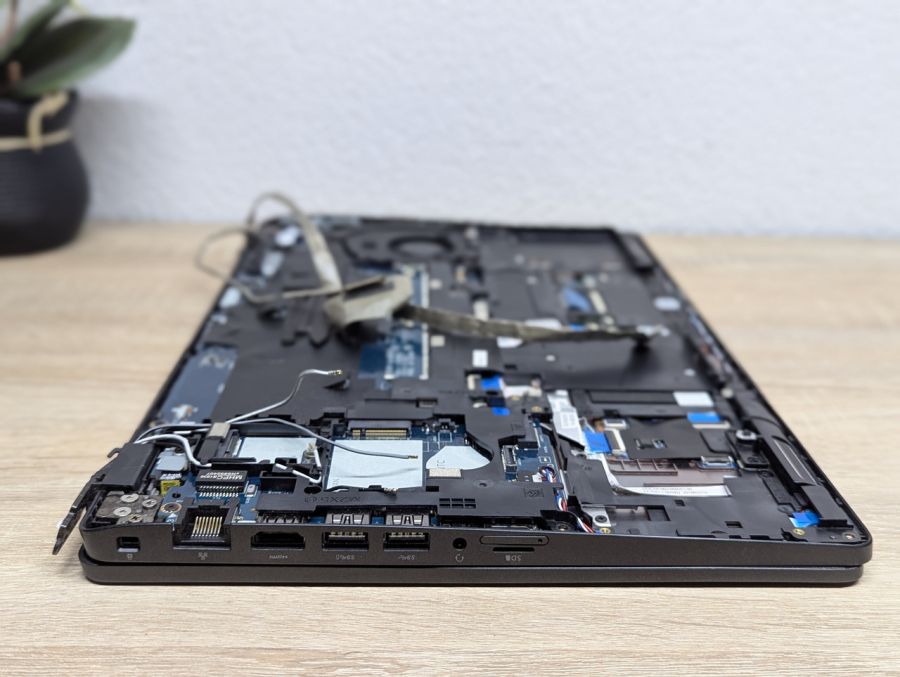 Б/В Ноутбук Dell Latitude 5500 під розбір або відновлення [ProductHub SKU Dell658]