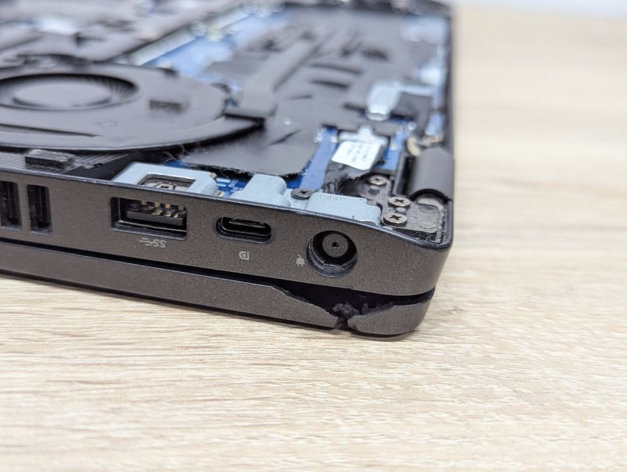 Б/В Ноутбук Dell Latitude 5500 під розбір або відновлення [ProductHub SKU Dell659]