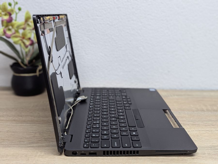 Б/В Ноутбук Dell Latitude 5500 під розбір або відновлення [ProductHub SKU Dell659]
