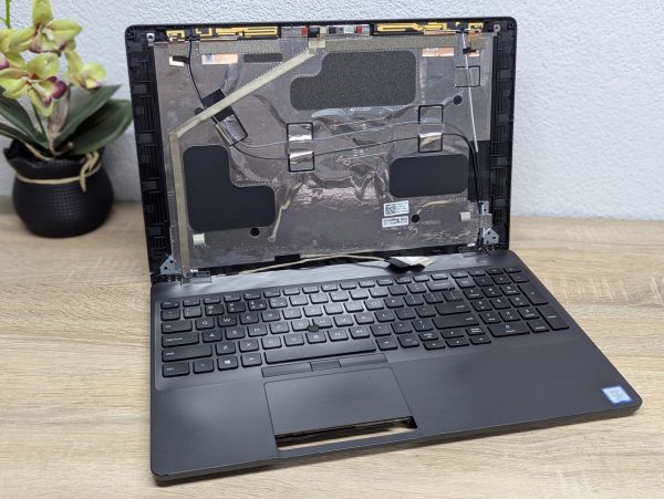 Б/В Ноутбук Dell Latitude 5500 під розбір або відновлення