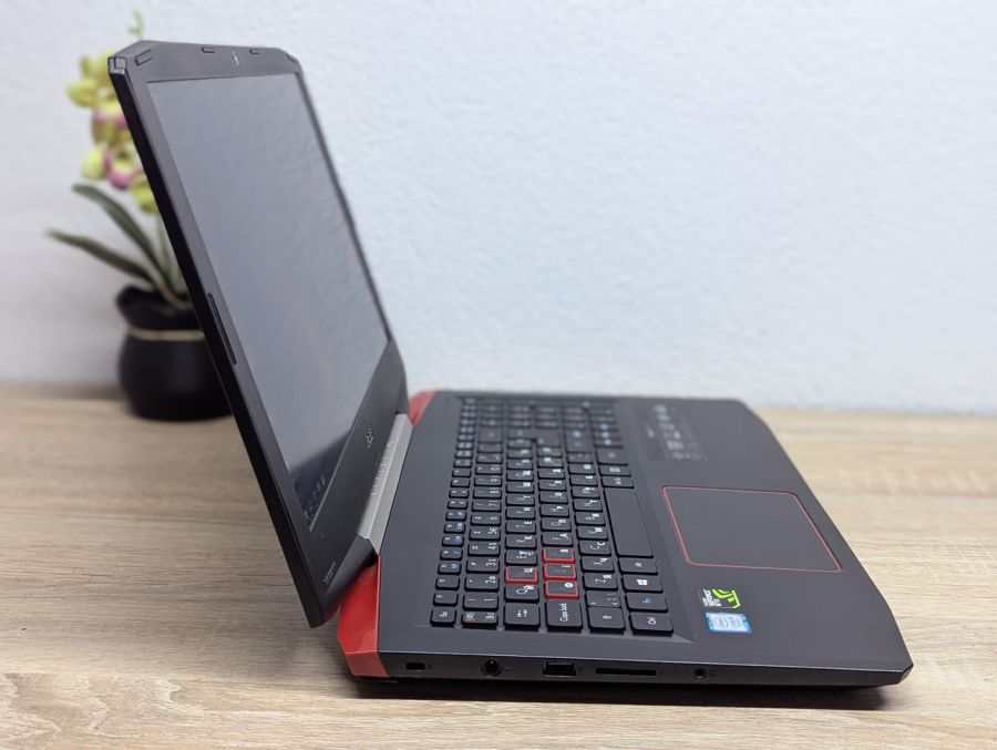 Ноутбук Б/В Acer Aspire VX5-591G, Intel Core i5-7300HQ, DDR4 16 GB, SSD 256GB + SSD 500GB, GTX 1050 4Gb, 15.6" Full HD