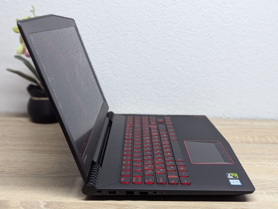 Ноутбук Б/В Lenovo Legion Y520-15IKBN, Intel Core i5-7300HQ, DDR4 16 GB, SSD 256GB + HDD 500GB, NVIDIA GeForce GTX 1050 2Gb, 15.6" Full HD