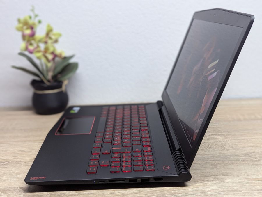 Ноутбук Б/В Lenovo Legion Y520-15IKBN, Intel Core i5-7300HQ, DDR4 16 GB, SSD 256GB + HDD 500GB, NVIDIA GeForce GTX 1050 2Gb, 15.6" Full HD