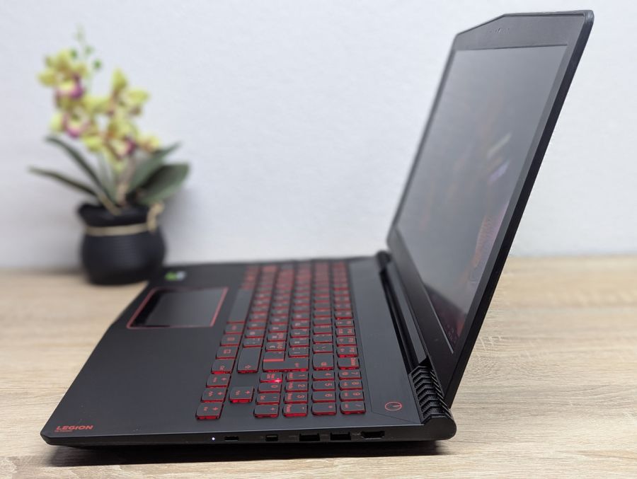 Ноутбук Б/В Lenovo Legion Y520-15IKBN, Intel Core i5-7300HQ, DDR4 16 GB, SSD 256GB, NVIDIA GeForce GTX 1060 3Gb, 15.6" Full HD