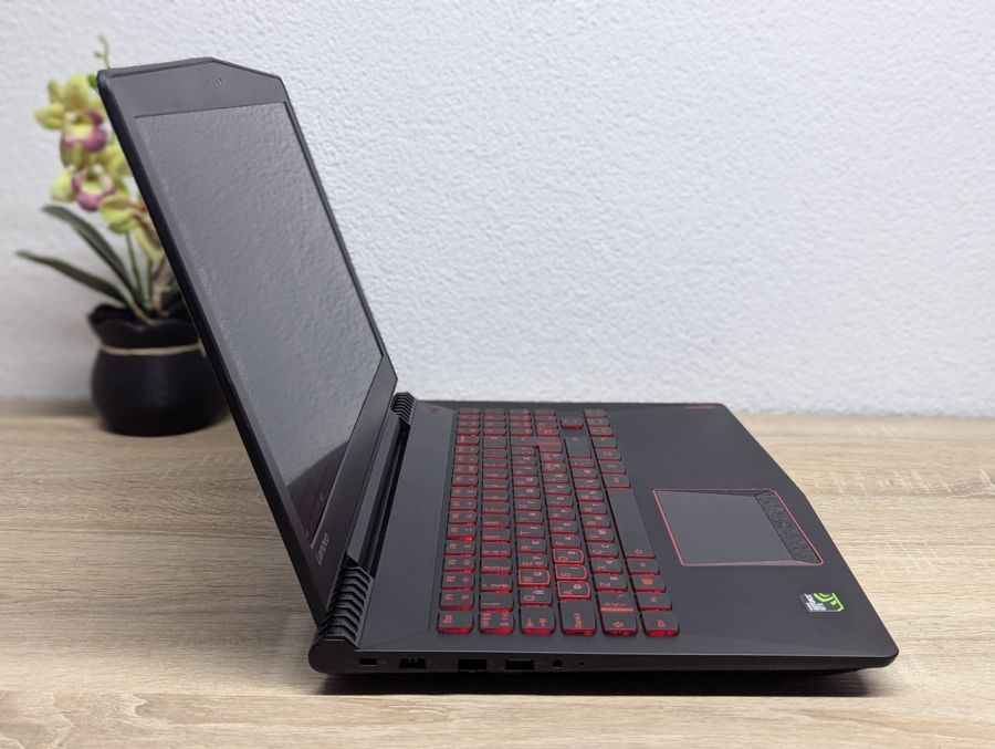 Ноутбук Б/В Lenovo Legion Y520-15IKBN, Intel Core i5-7300HQ, DDR4 16 GB, SSD 256GB, NVIDIA GeForce GTX 1060 3Gb, 15.6" Full HD