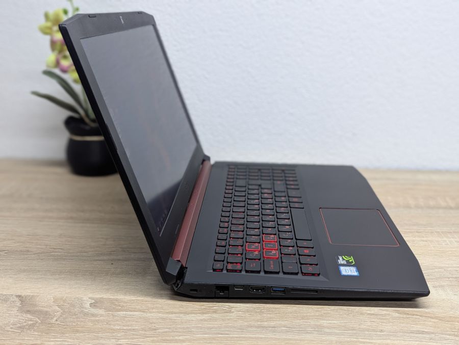 Ноутбук Б/В Acer Nitro AN515-53, Intel Core i5-8300H, DDR4 16 GB, SSD 256GB + SSD 500GB, NVIDIA GEForce GTX 1050 4Gb, 15.6" Full HD