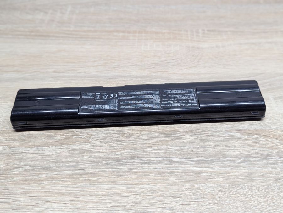 Б/В Оригінальна акумуляторна батарея Asus A42-A6