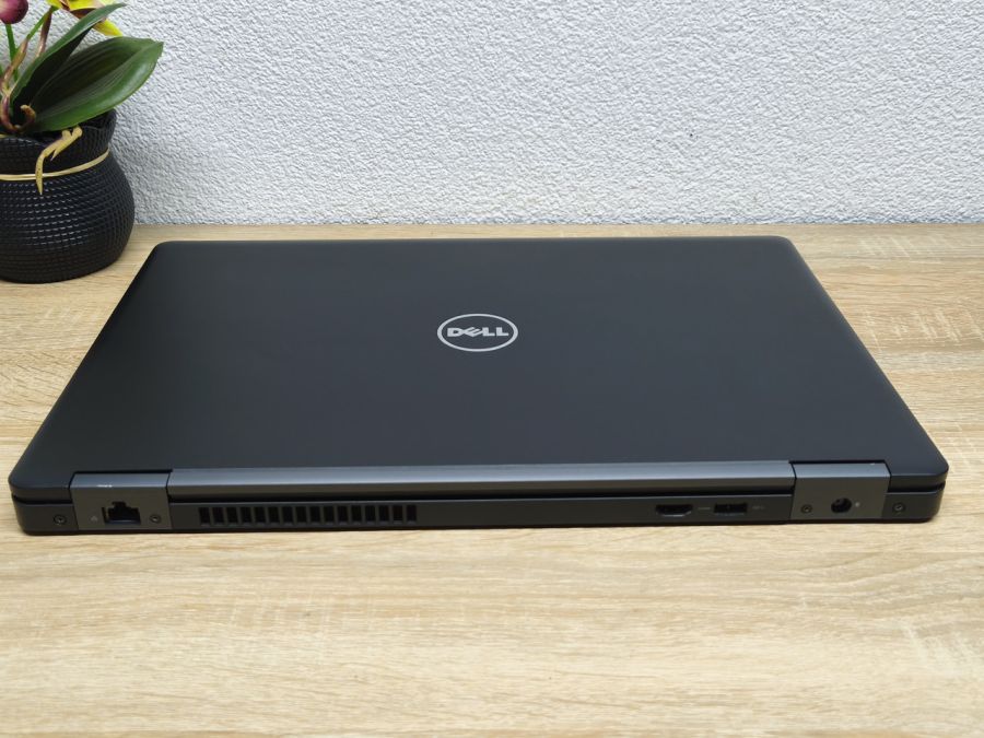 Ноутбук Б/В Dell Latitude 5580, Intel Core i5-6300U, DDR4 8 GB, SSD 256GB, 15.6" Full HD
