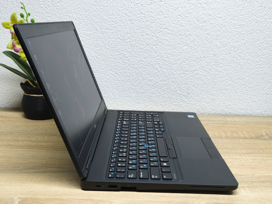 Ноутбук Б/В Dell Latitude 5580, Intel Core i5-6300U, DDR4 8 GB, SSD 256GB, 15.6" Full HD