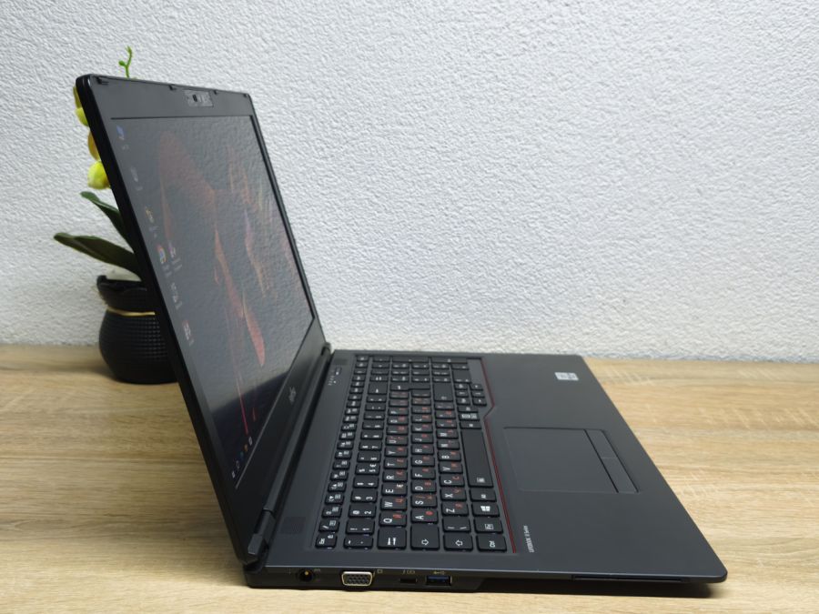 Ноутбук Б/В Fujitsu LifeBook U7510:15 Full HD,Intel Core i5-10310U,8GB DDR4,Intel UHD.SSD 256Gb [ProductHub SKU F261]