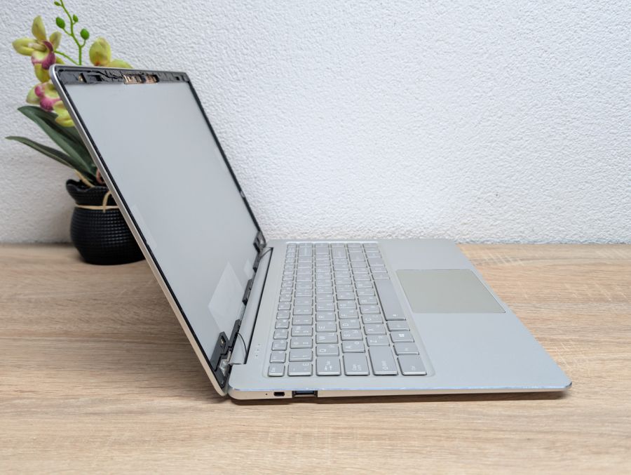 Б/В Ноутбук Jumper EZbook X4 не вмикається