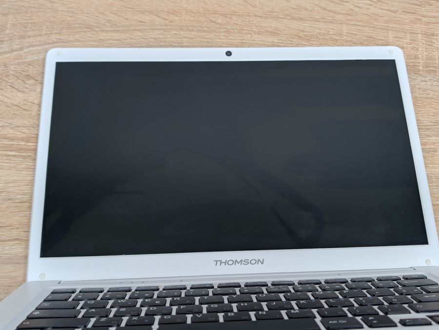 Б/В Ноутбук Thomson Ordinateur Neo не вмикається