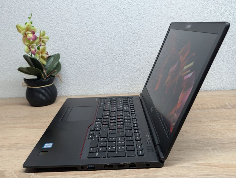 Ноутбук Б/В Fujitsu U759, Intel Core i5-8265U, DDR4 8 GB, SSD 128GB, 15.6" Full HD