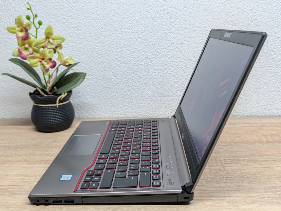 Ноутбук Б/В Fujitsu E736:13, Intel Core i3-6100U,8 GB DDR4, SSD 256Gb