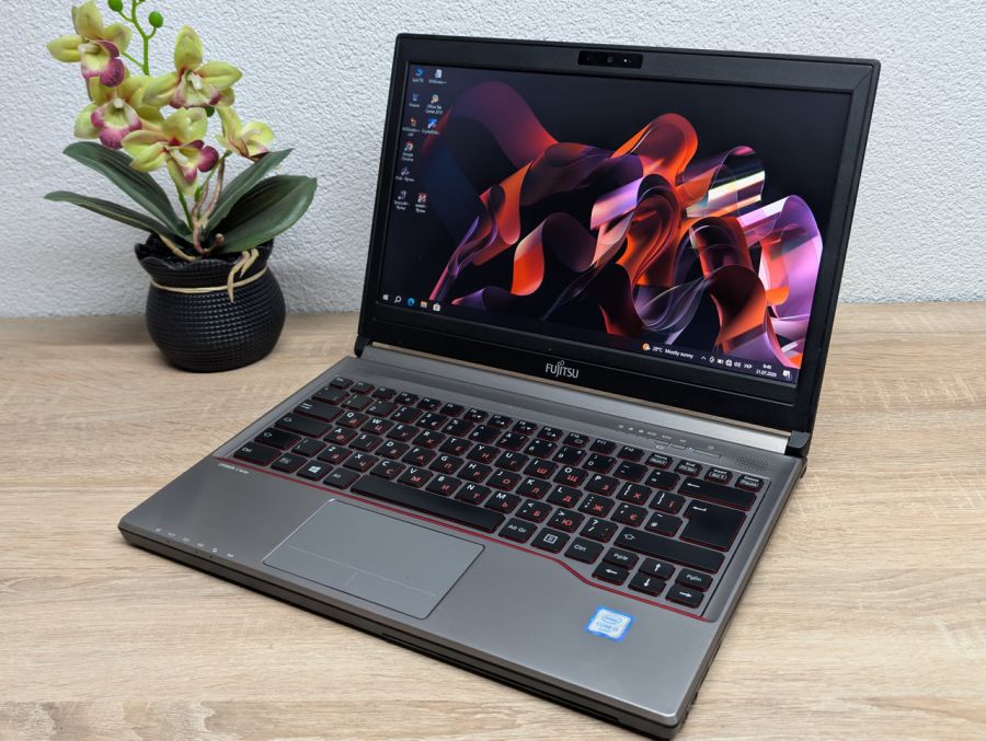 Ноутбук Б/В Fujitsu E736:13, Intel Core i3-6100U,8 GB DDR4, SSD 256Gb