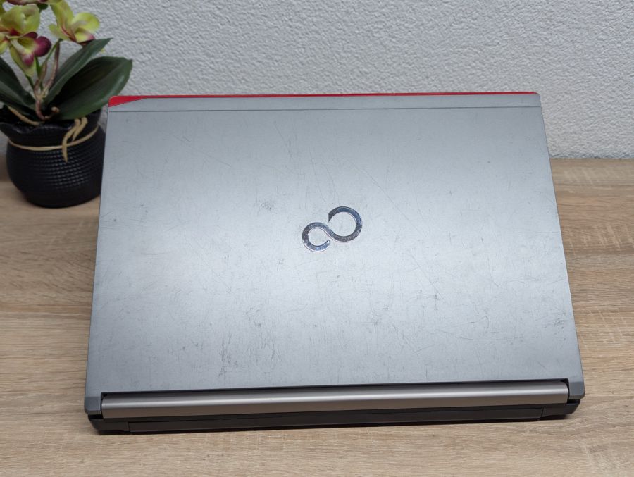 Ноутбук Б/В Fujitsu E736:13, Intel Core i3-6100U,8 GB DDR4, SSD 256Gb