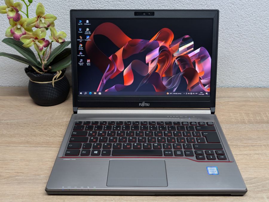 Ноутбук Б/В Fujitsu E736:13, Intel Core i3-6100U,8 GB DDR4, SSD 256Gb