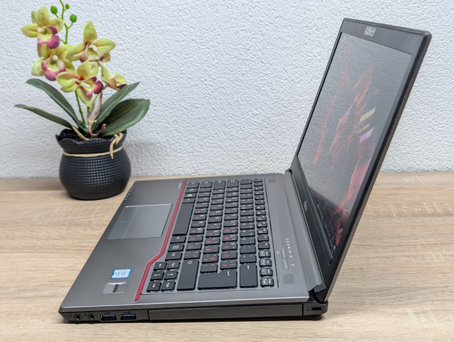 Ноутбук Б/В Fujitsu E746: 14 Full HD Intel Core i5-6200U 8 GB DDR4 240Gb ssd
