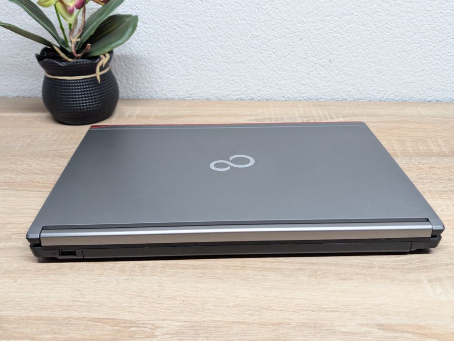 Ноутбук Б/В Fujitsu E746: 14 Full HD Intel Core i5-6200U 8 GB DDR4 240Gb SSD