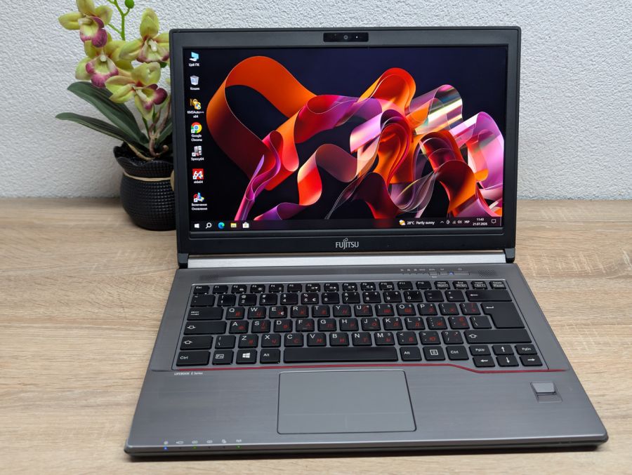 Ноутбук Б/В Fujitsu E746: 14 Full Hd Intel Core i5-6200U 8 GB DDR4 250Gb SSD