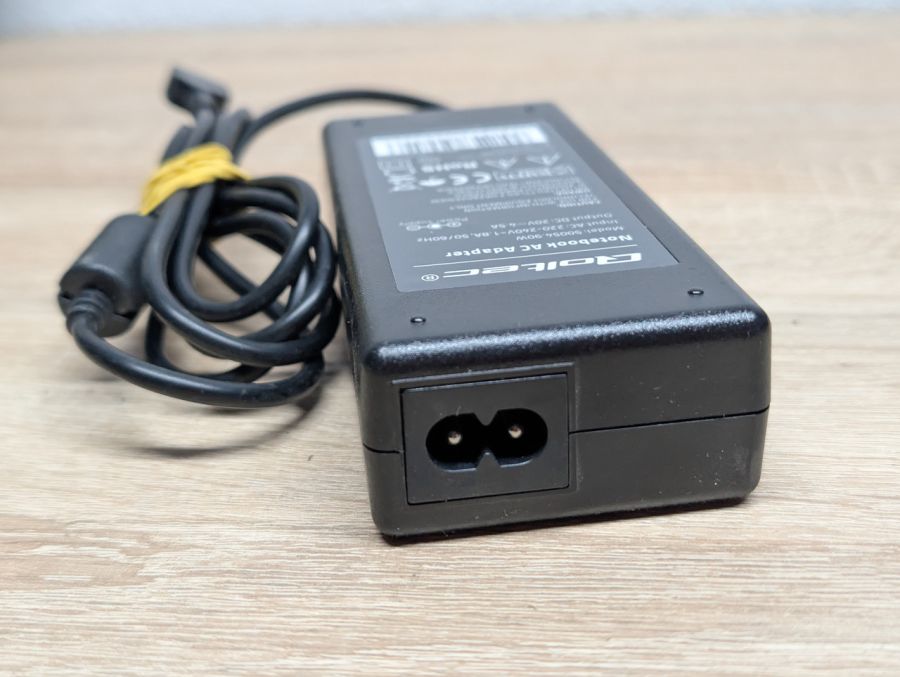 Б/В Блок живлення Qoultec 90W 20V 4.5A Slim Tip