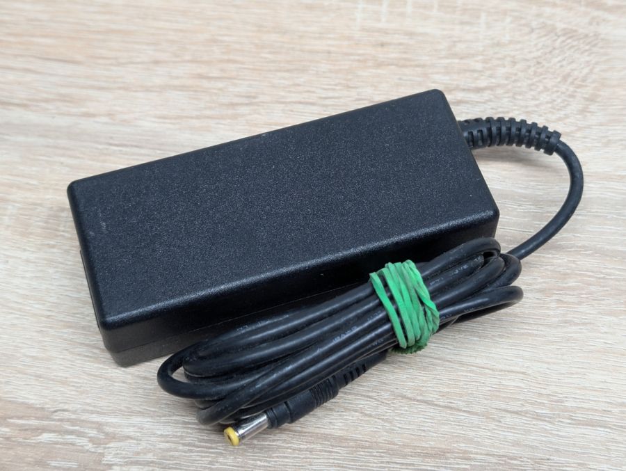 Б/В Блок живлення Hipro 65W 18.5V 3.5A 4.8x1.7мм