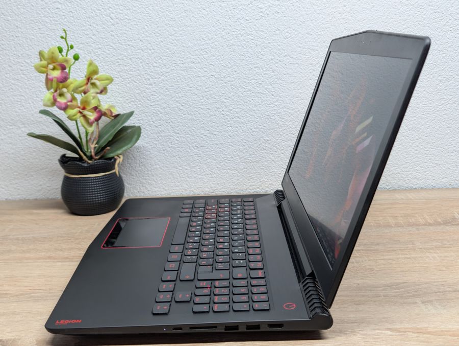 Ноутбук Б/В Lenovo Legion Y520-15IKBN;15.6 Full HD,Core i5-7300HQ,16 GB DDR4, GeForce GTX 1050 2Gb,SSD 256Gb+500Gb HDD