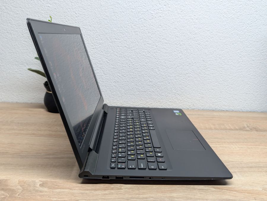 Ноутбук Б/В Lenovo IdeaPad 700-15ISK:15.6 Full HD,Intel Core i5-6300HQ,16 GB DDR4,GeForce GTX 950M 4Gb,SSD 256Gb