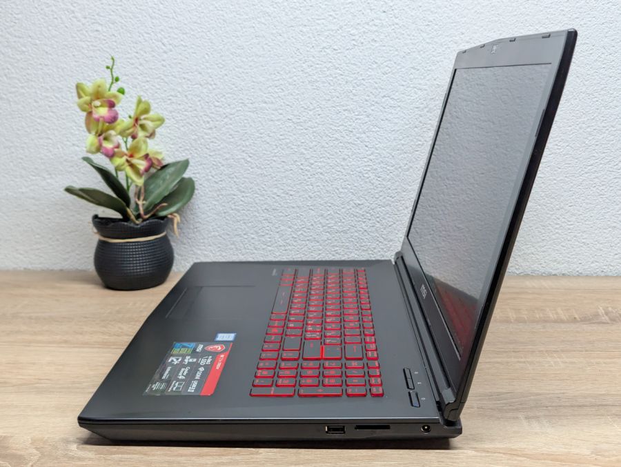 Ноутбук Б/В MSI MS-GL72m 7RDX:17 Full HD,Intel Core i5-7300HQ,16 DDR4,NVIDIA Ge GTX 1050M 2Gb,SSD256+320Gb HDD