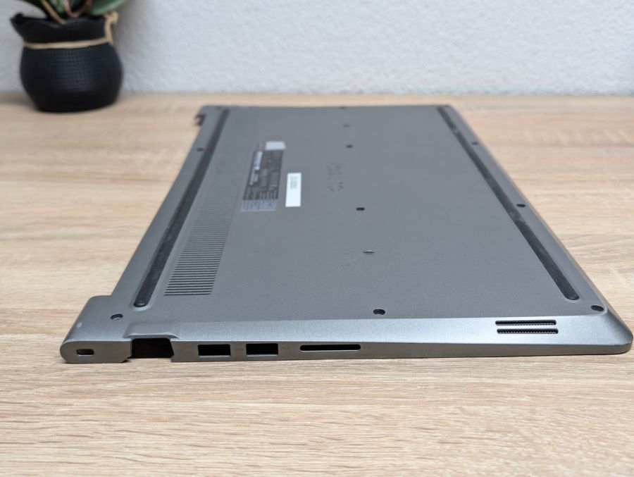 Б/В Піддон для ноутбука Dell Vostro 15 5568