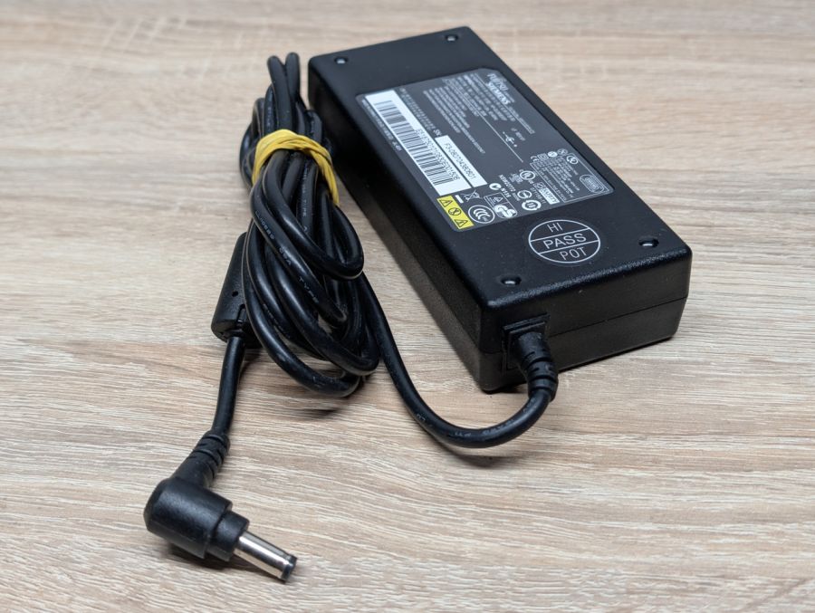 Б/В Блок живлення Fujitsu-Siemens 90W 20V 4.5A 5.5 х 2.5 мм