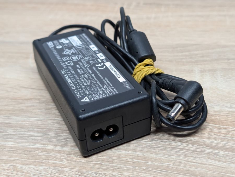 Б/В Блок живлення Delta Elecronics 65W 19V 3.42A 5.5 х 2.5 мм