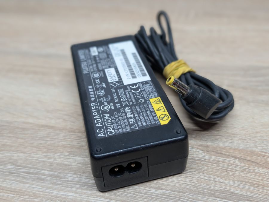 Б/В Блок живлення Fujitsu 60W 19V 3.16A 5.5 x 2.5мм