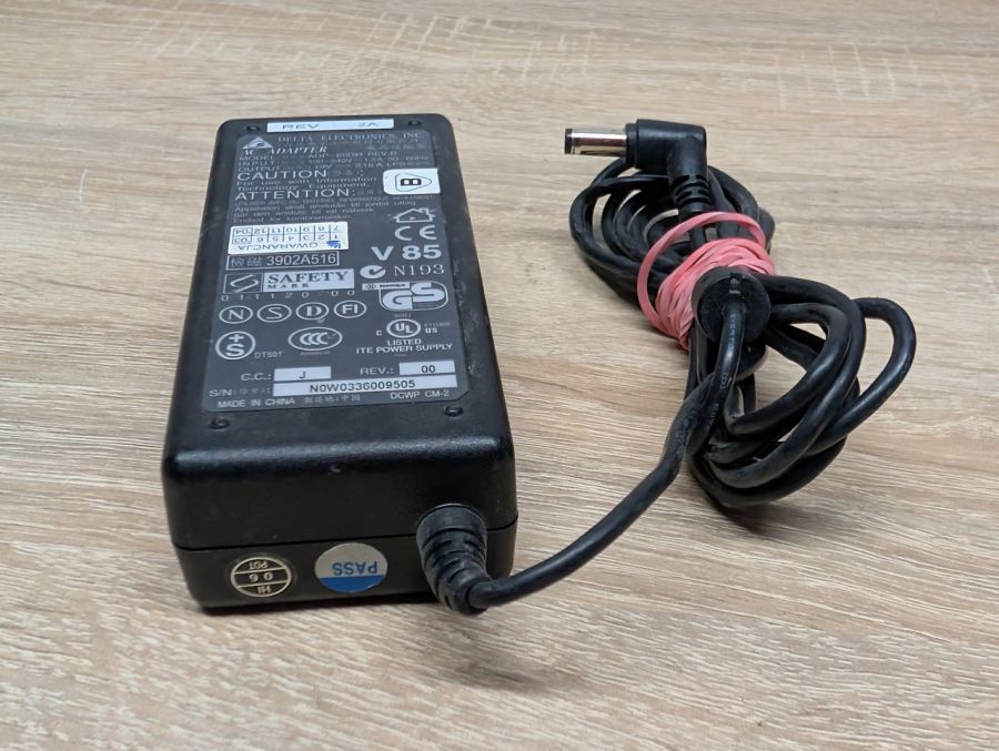 Б/В Блок живлення Delta Electronics 65W 19V 3.16A 5.5 х 3.0 мм