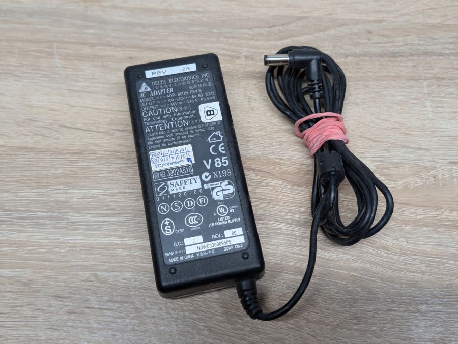 Б/В Блок живлення Delta Electronics 65W 19V 3.16A 5.5 х 3.0 мм