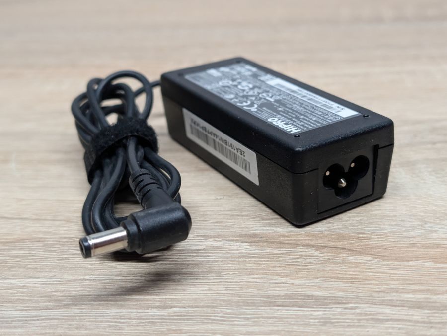 Б/В Блок живлення Hipro 30W 19V 1.58A 5.5 х 1.7 мм