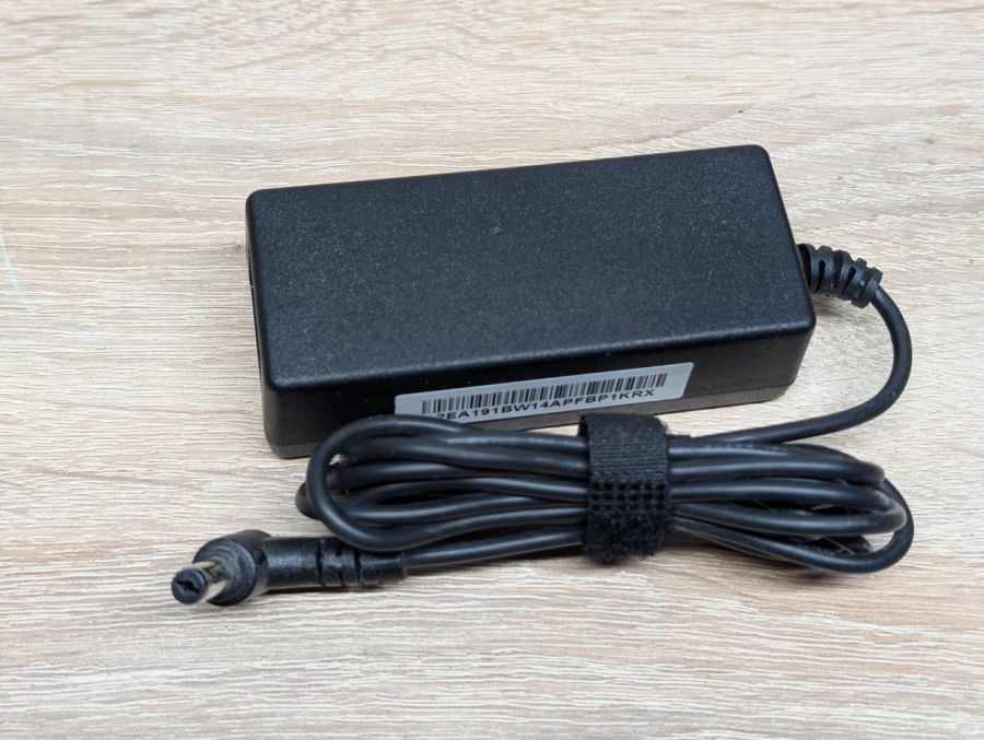 Б/В Блок живлення Hipro 30W 19V 1.58A 5.5 х 1.7 мм