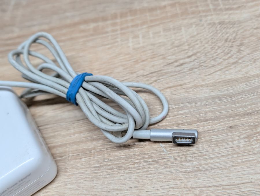 Б/В Оригінальний блок живлення Apple A1344 60W MagSafe 1 [ProductHub SKU A1344]