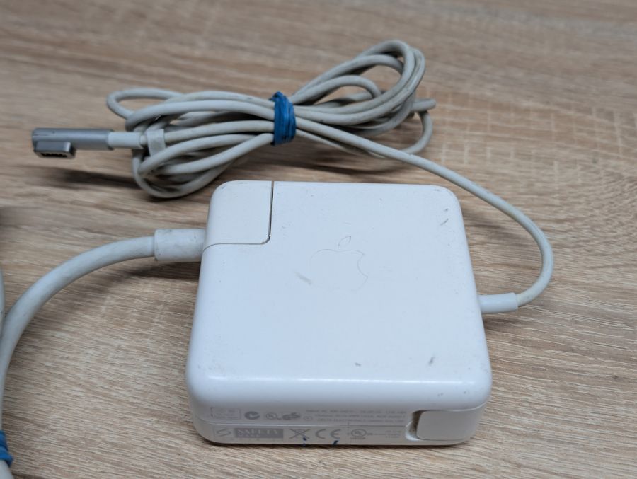 Б/В Оригінальний блок живлення Apple A1344 60W MagSafe 1 [ProductHub SKU A1344]