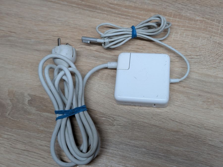 Б/В Оригінальний блок живлення Apple A1344 60W MagSafe 1 [ProductHub SKU A1344]
