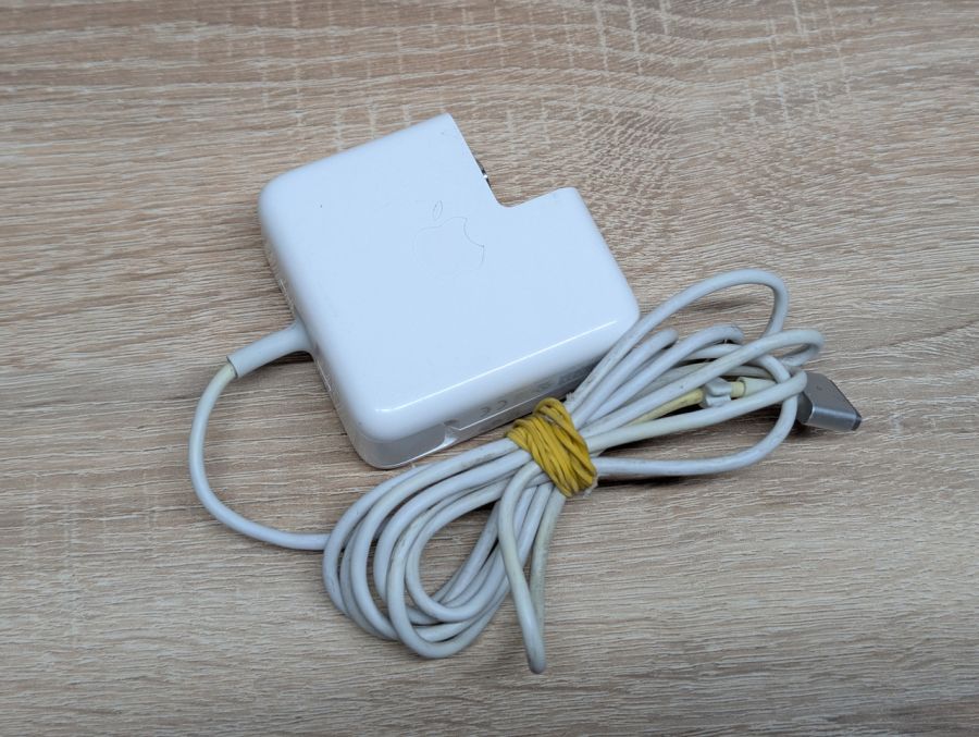 Б/В Оригінальний блок живлення Apple 45W MagSafe 2
