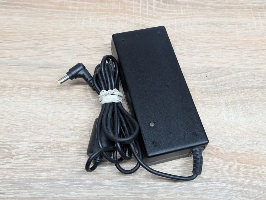 Б/В Блок живлення Delta Electronics 90W 19V 4.74A 5.5 x 2.5мм