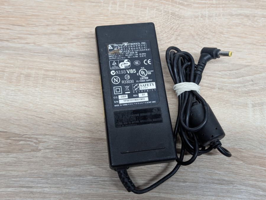 Б/В Блок живлення Delta Electronics 90W 19V 4.74A 5.5 x 2.5мм